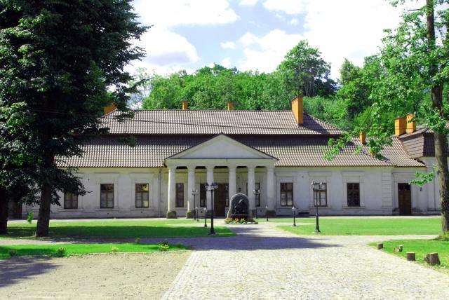 Gosciniec Dworski W Ropie - Pokoje Goscinne Ropa Exterior photo