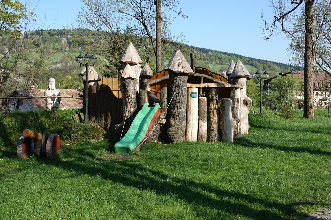 Gosciniec Dworski W Ropie - Pokoje Goscinne Ropa Exterior photo