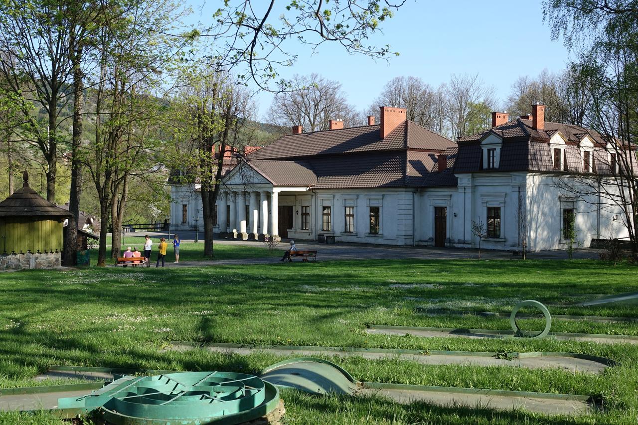 Gosciniec Dworski W Ropie - Pokoje Goscinne Ropa Exterior photo