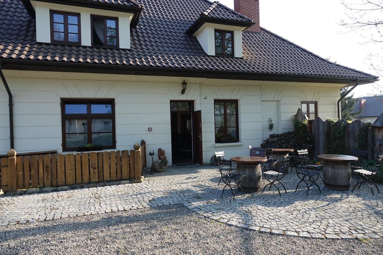 Gosciniec Dworski W Ropie - Pokoje Goscinne Ropa Exterior photo