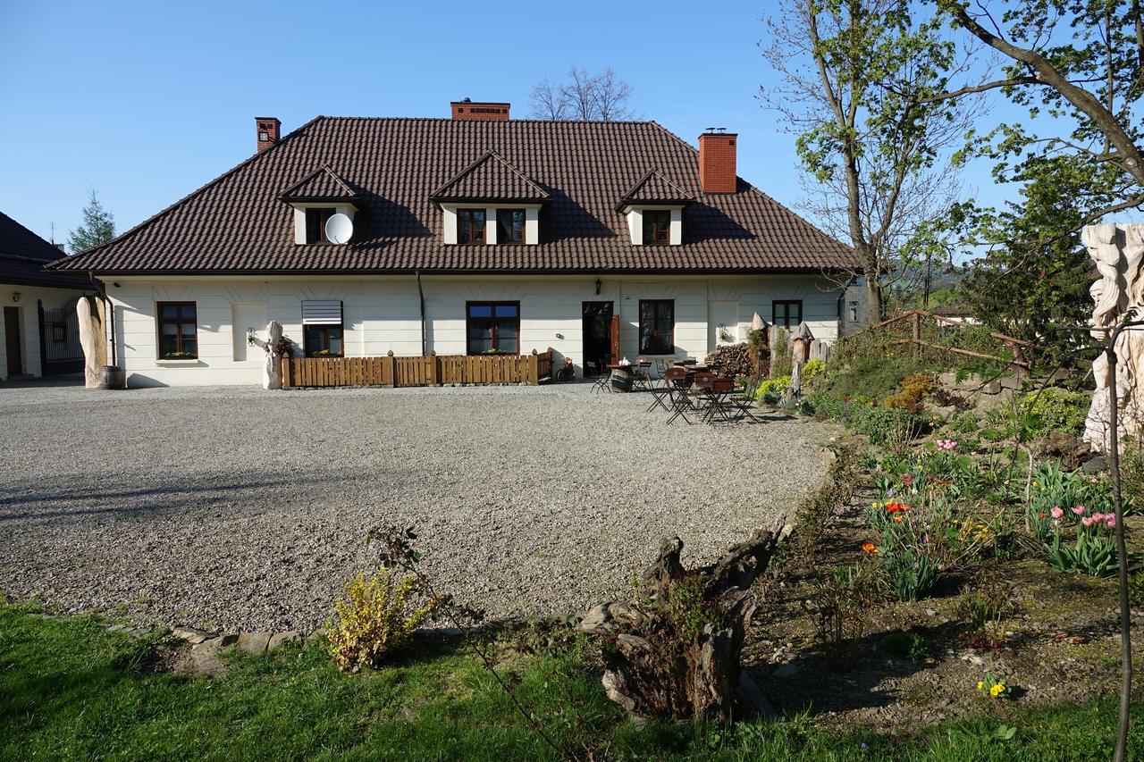 Gosciniec Dworski W Ropie - Pokoje Goscinne Ropa Exterior photo