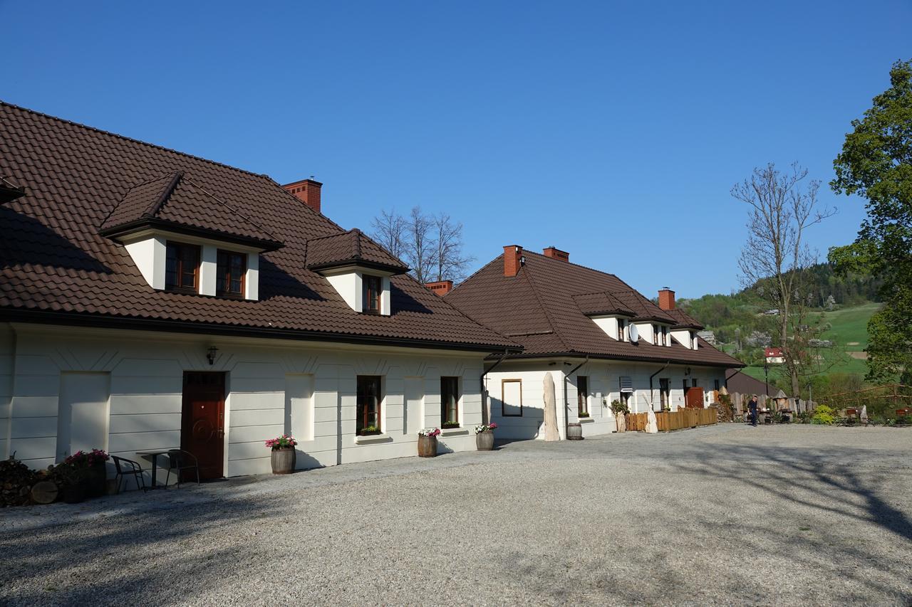 Gosciniec Dworski W Ropie - Pokoje Goscinne Ropa Exterior photo
