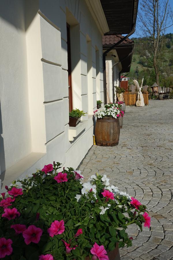 Gosciniec Dworski W Ropie - Pokoje Goscinne Ropa Exterior photo